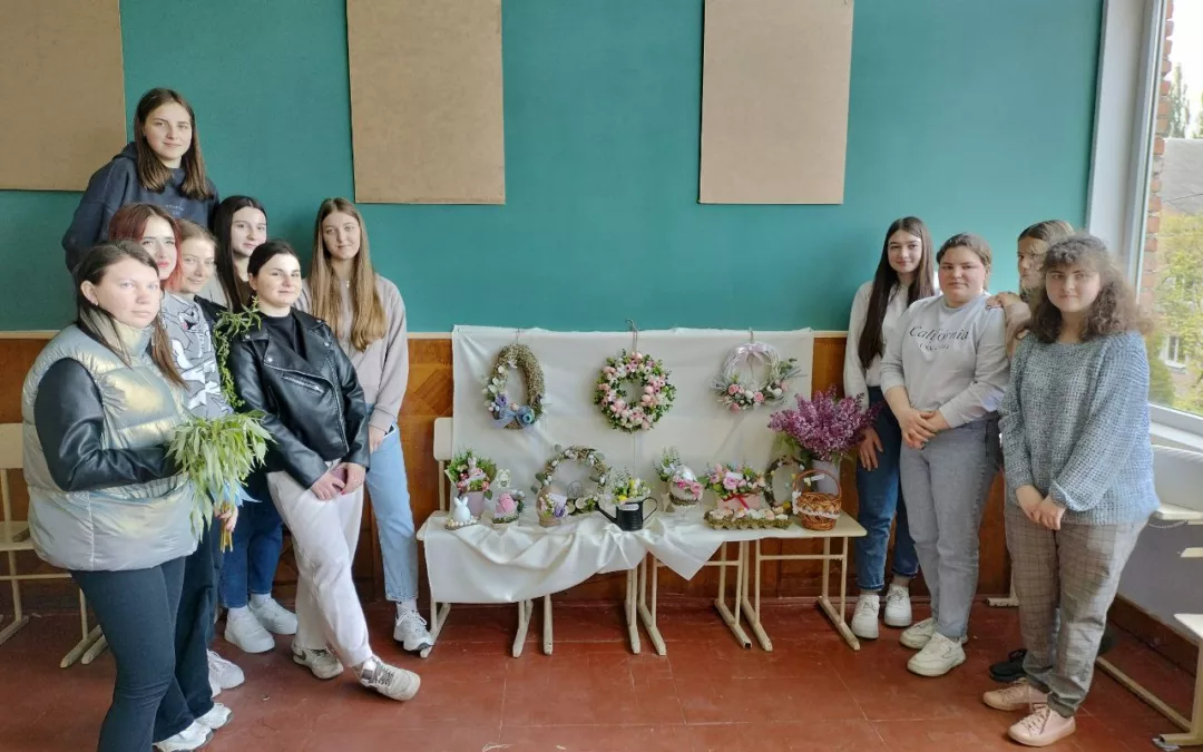 Весняна ніжність: учні-флористи коледжу змагались у конкурсі квіткових композицій
