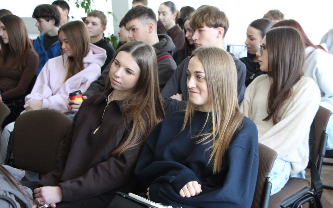 Не тільки підручники: студенти у бібліотеці вчилися рахувати гроші й планувати майбутнє